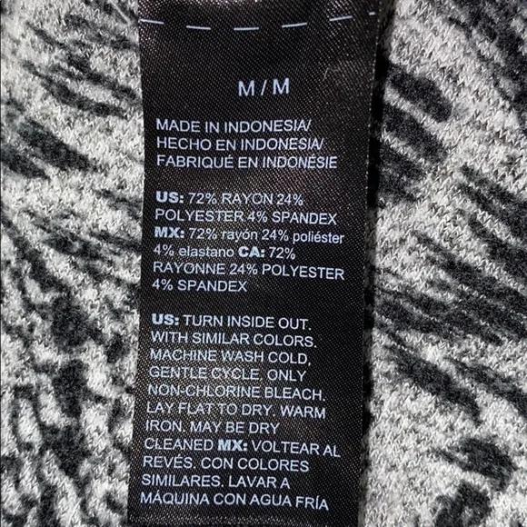 White House Black Market printed tunic! - Picture 5 of 8